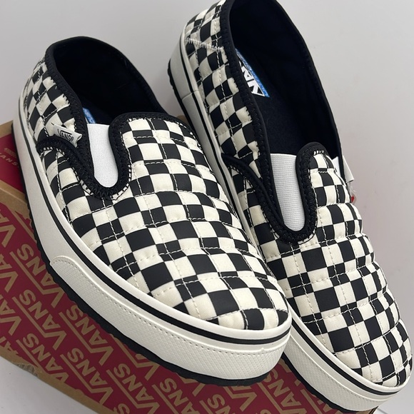 Vans WMNS Slip-Er 2 (Checkerboard)BIk/Clsc White 
VN0A4UWOIB8 Sneakers - Picture 7 of 16